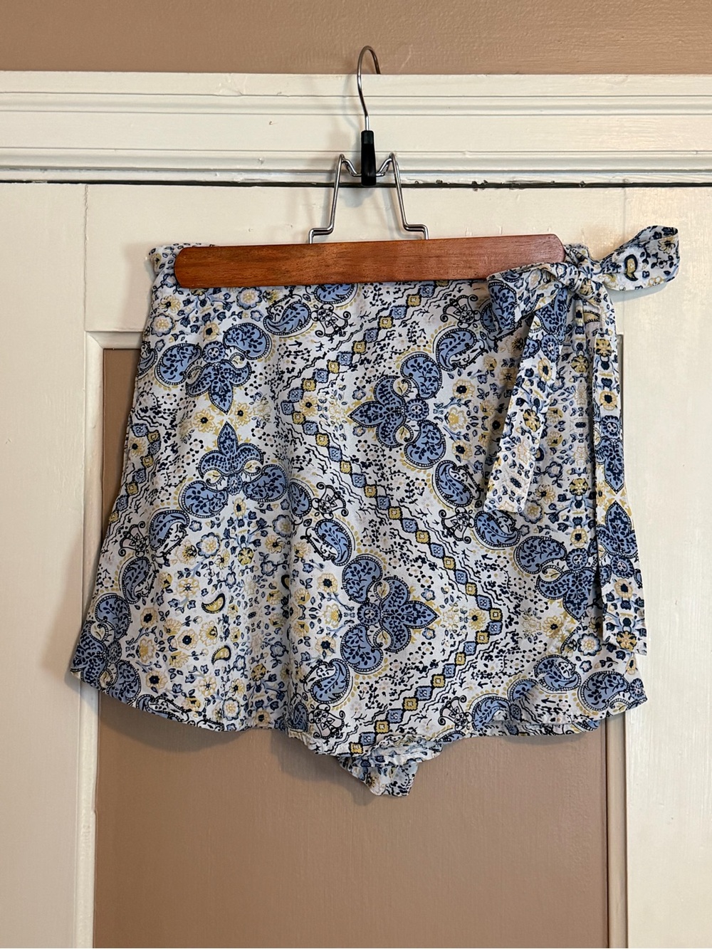 Women's Blue Floral Tie-Waist Shorts